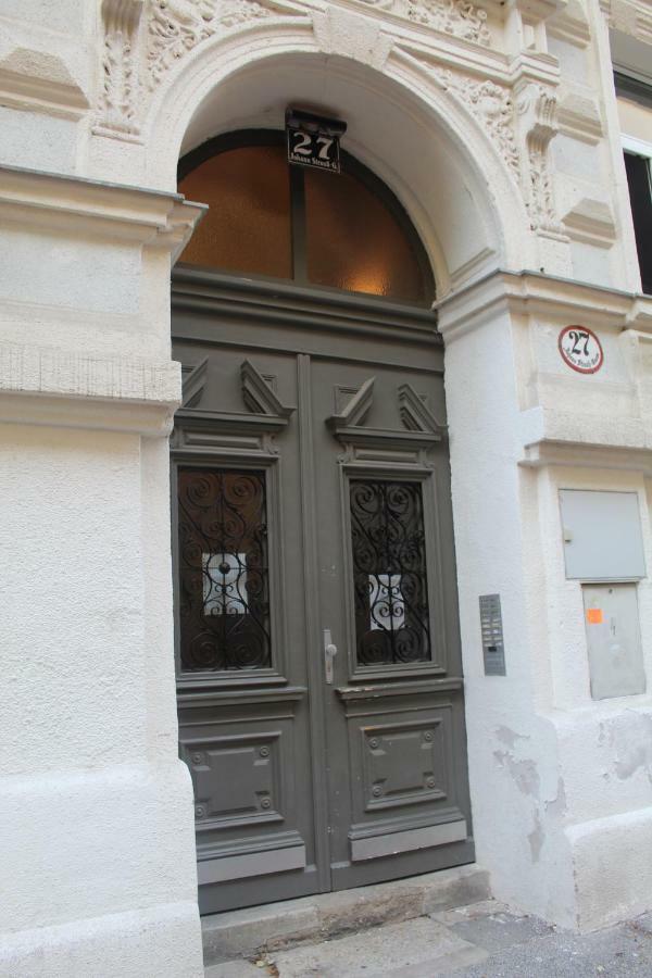 Central Vienna Apartment With Unique 40M2 City Garden & Self Check In Exterior photo